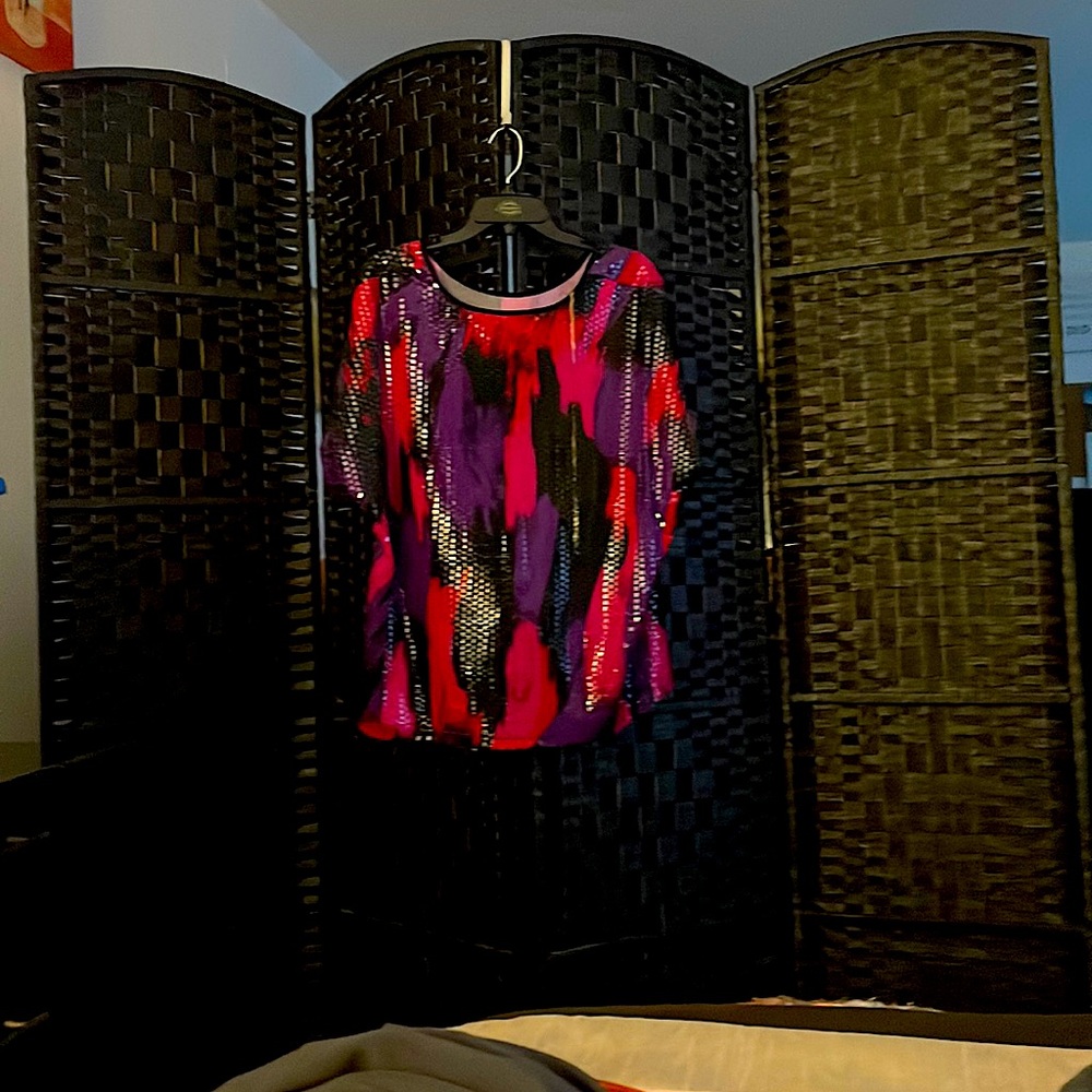 This is fusha blend short sleeve top